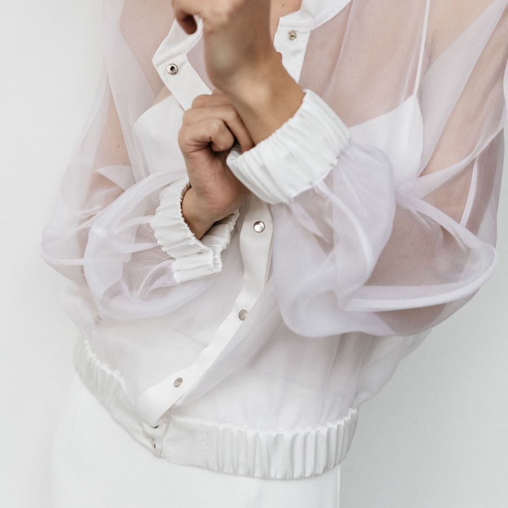 By Romance Bonny Bommer